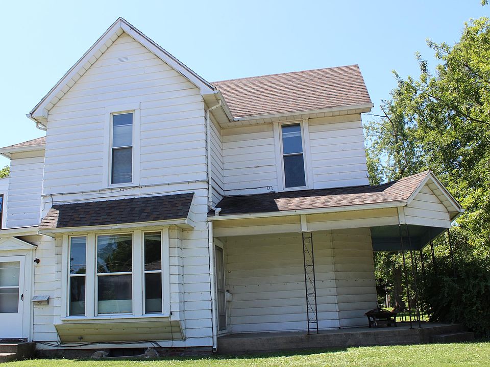 1st image of 901 W University Ave