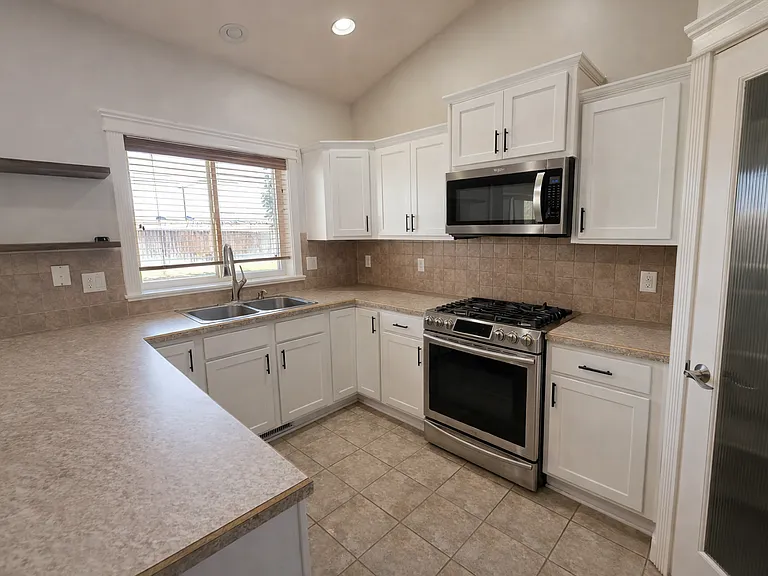 220 NE Greystone Loop — Photo 10