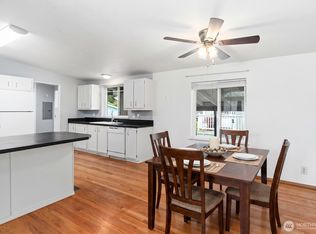 600 NE Saturn Lane, Bremerton, WA 98311