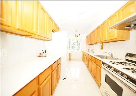 2nd image of 2345 143rd St