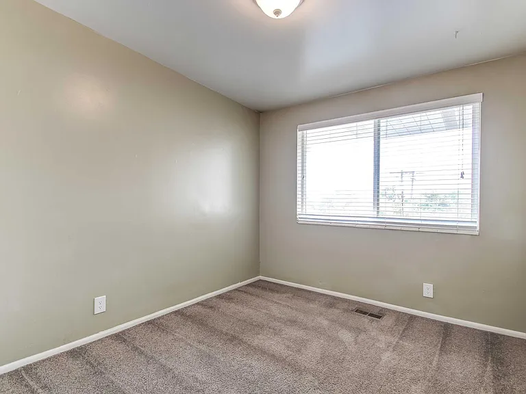 New Broadmoor — Photo 24