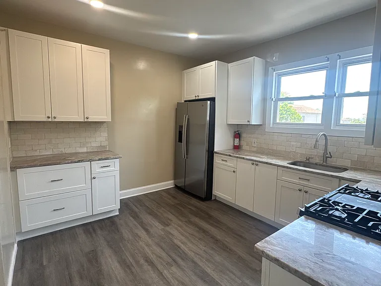 1075 Dewey Pl #2 — Photo 8