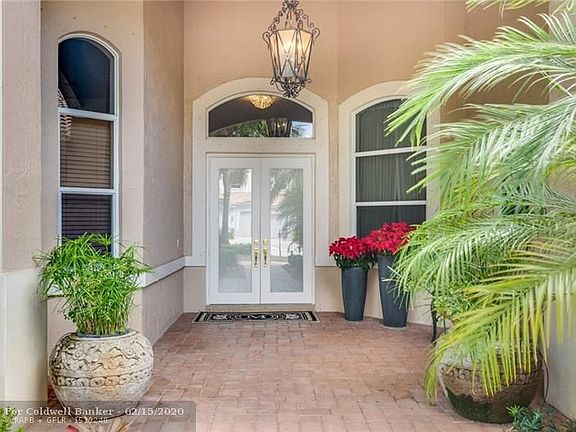 3rd image of 1428 Victoria Isle Dr