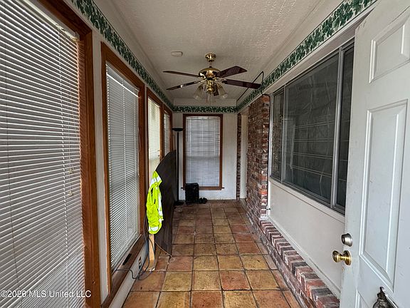 3rd image of 229 Hilliyard Ct