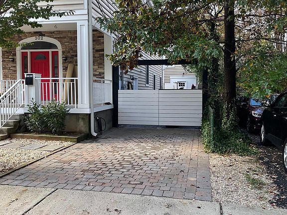 3rd image of 302 S Highland St