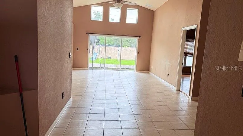 3 bed, 2.0 bath, 1516 sqft, $2,100 — Photo 3