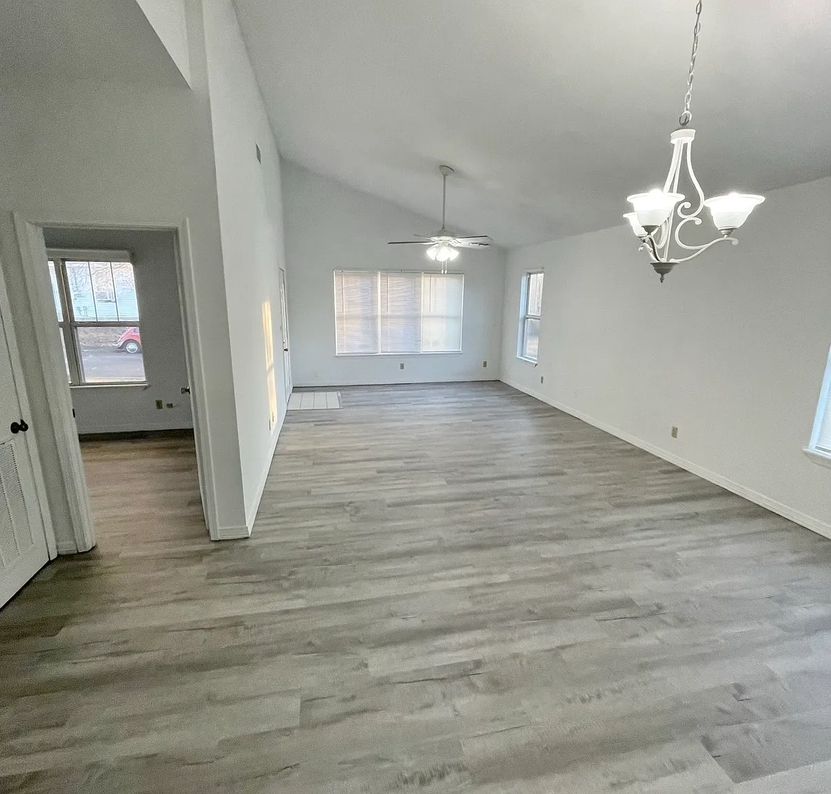 1404 Martin Street - 1 — Photo 3