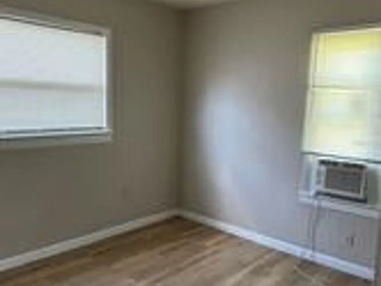 1111 Willow Ave — Photo 2