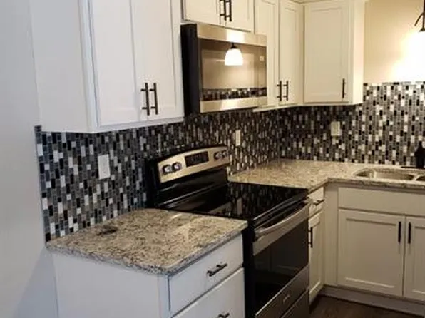 6875 Kathleen Ct, Franklin, WI 53132