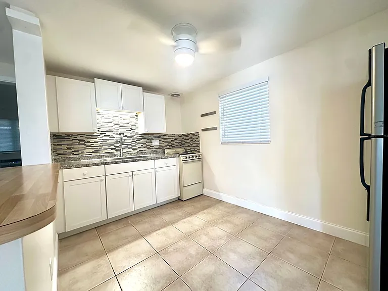 2035 Edgewater Dr #10 — Photo 6