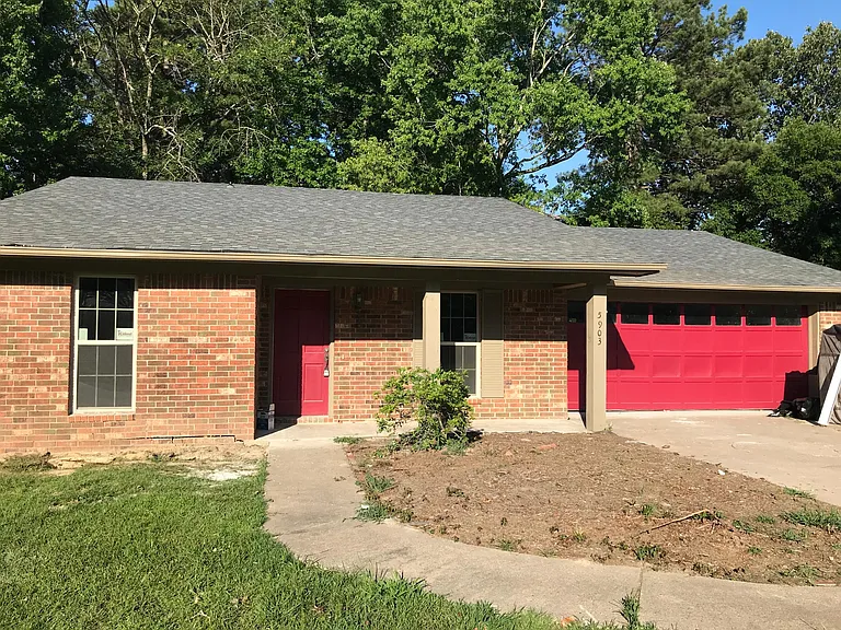 5903 Hampton Pkwy — Photo 1