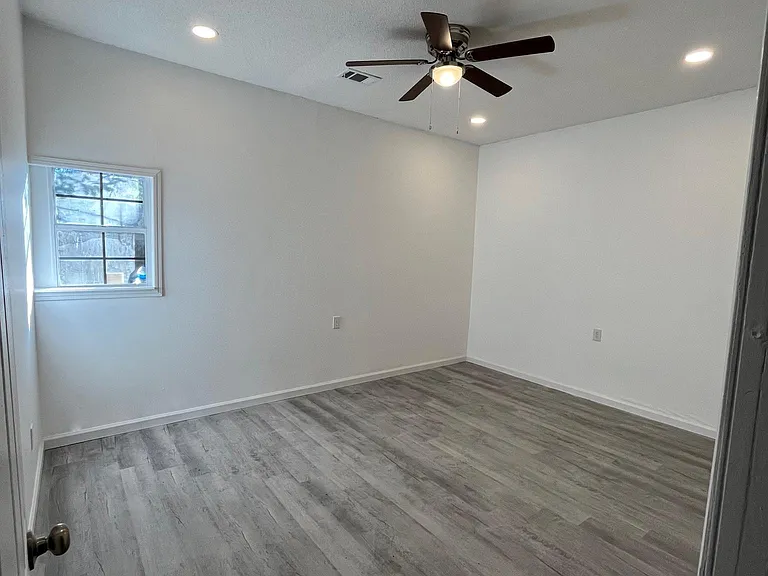 610 W Buena Vista Ave #WH — Photo 5