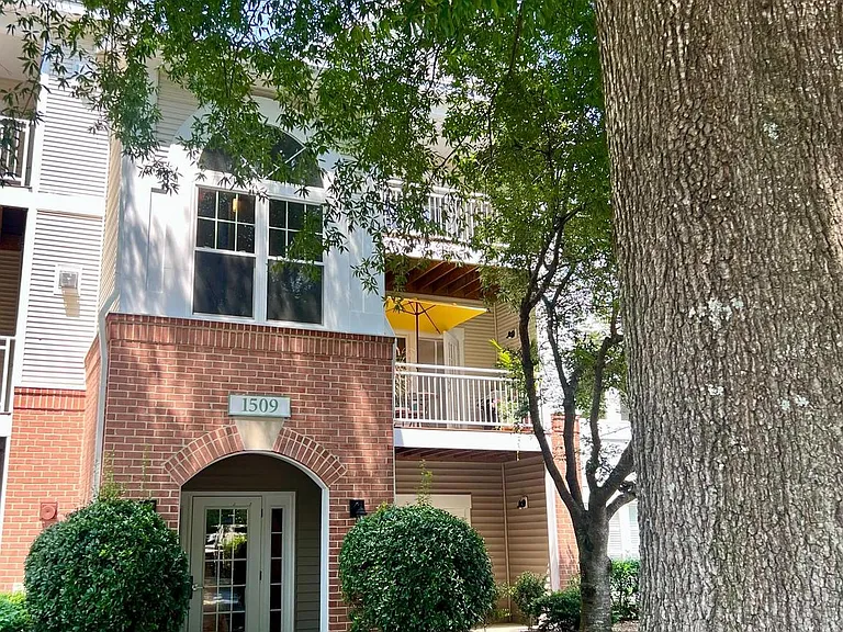 1509 N Point Dr #303 — Photo 34