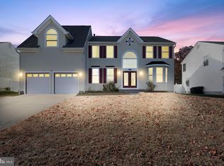 19 Blue Spruce Dr, Sicklerville, NJ 08081