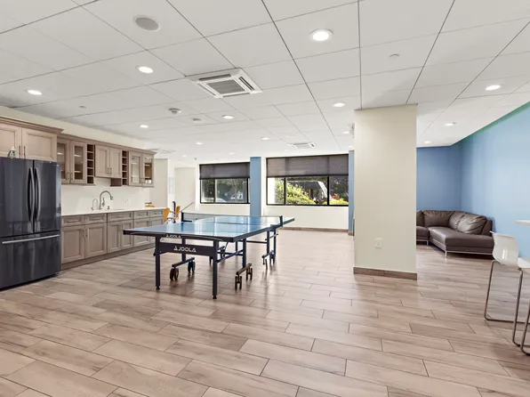 45 River Dr South image 10 of 19