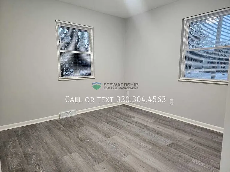 2559 Edwin Ave — Photo 12
