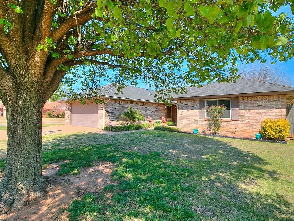 1st image of 212 N Ramblin Oaks Dr