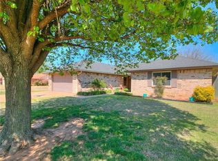 212 N Ramblin Oaks Dr, Moore, OK 73160