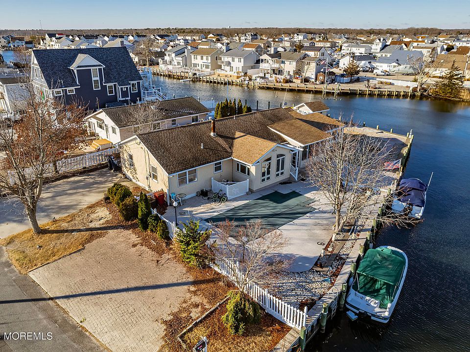 1st image of 12 Carlyle Drive