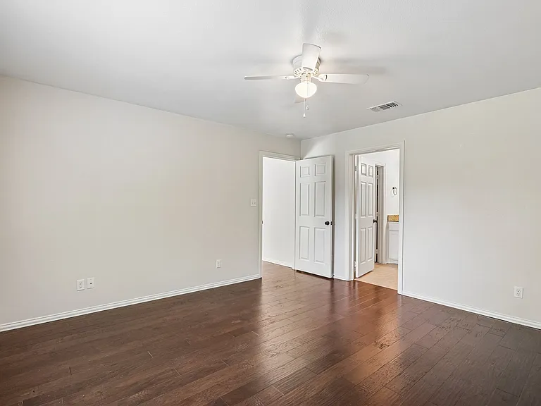 3017 N Hickory St — Photo 4