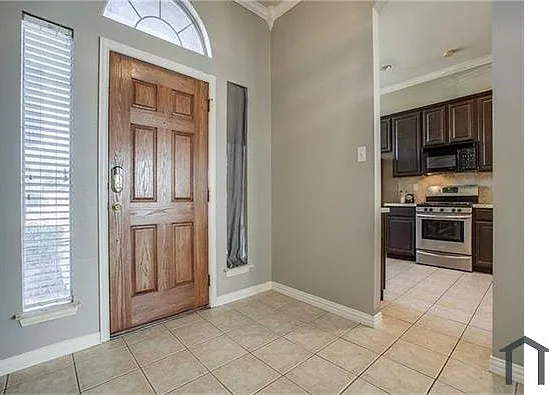 4 bed, 1800 sqft, $3,300 — Photo 3