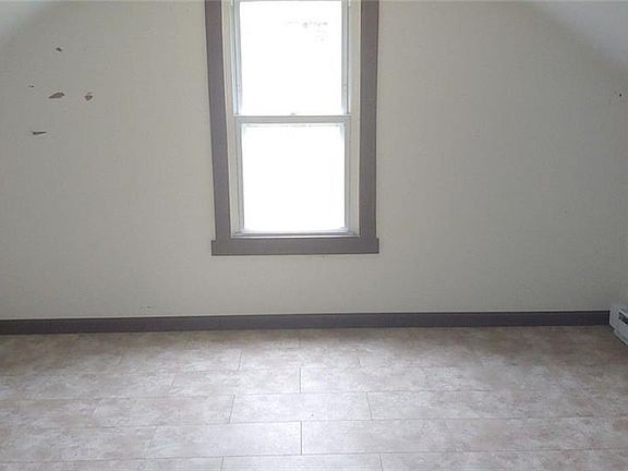 4th image of 551 Lower Miamisburg Rd