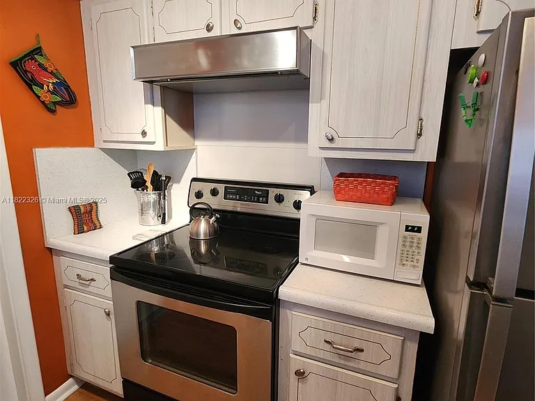 2424 NE 9th St #212 — Photo 13