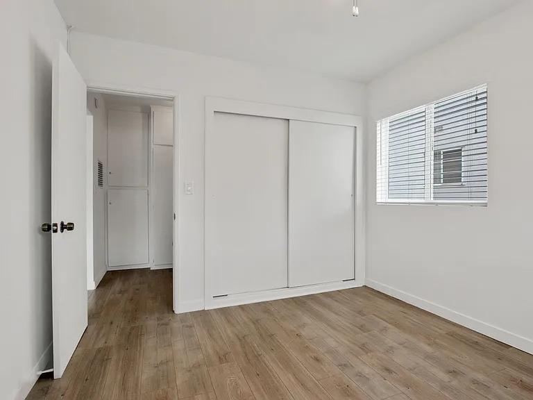 10900 Santa Monica Blvd, prime Westwood! — Photo 12