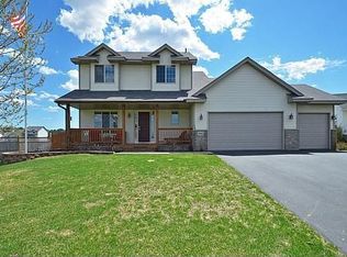 1114 Maplewood Ct SW, Isanti, MN 55040