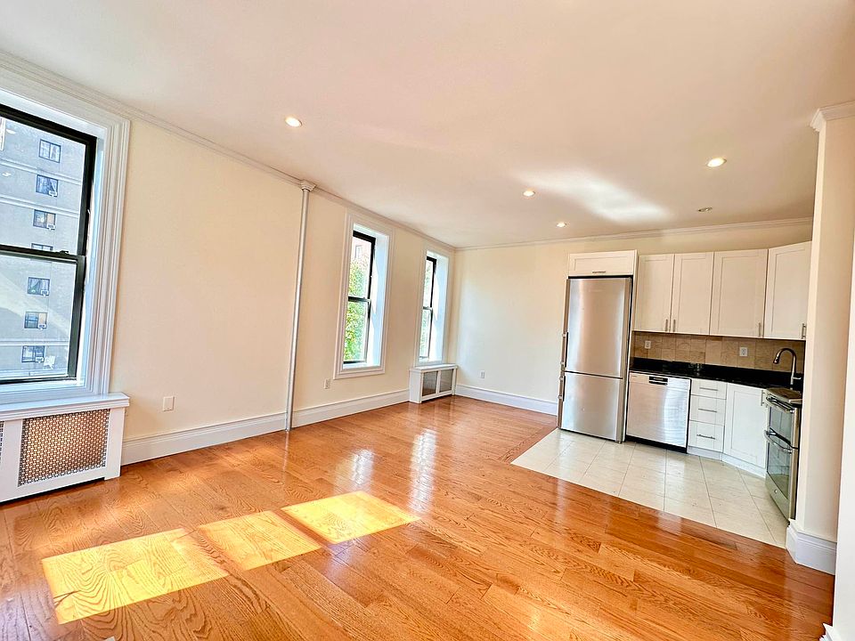 1st image of 301 W 96th St #3Z