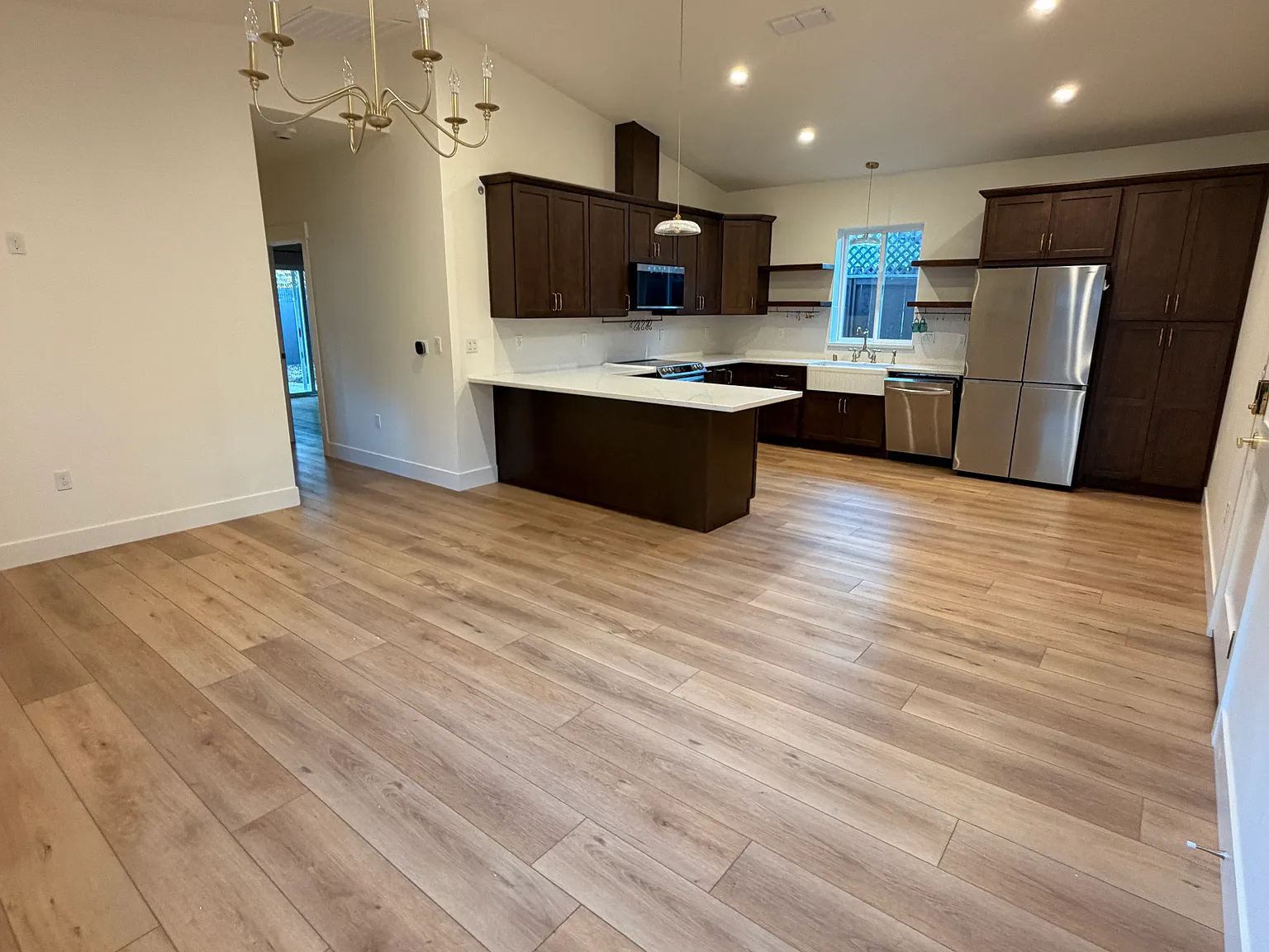 2 bed, 999 sqft, $2,200 — Photo 3