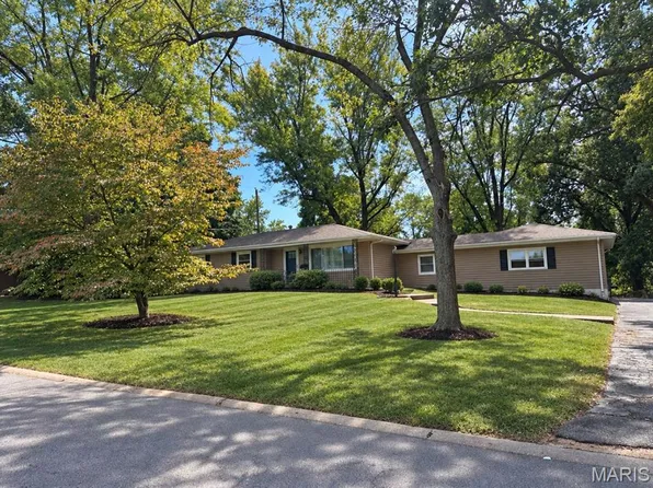 10904 Ridgecrest Dr, Saint Ann, MO 63074
