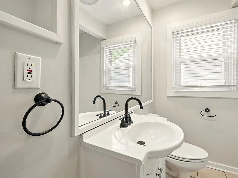 421 Marquette Dr — Photo 10