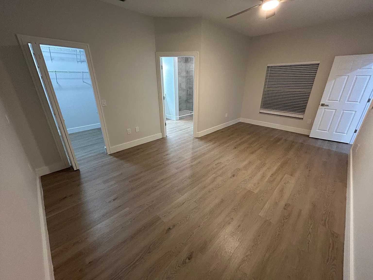 3 bed, 2020 sqft, $2,300 — Photo 4