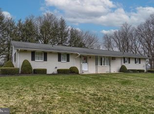 953 Christmas Village Rd, Bernville, PA 19506