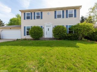 90 Quail Hollow Ct, Naperville, IL 60540