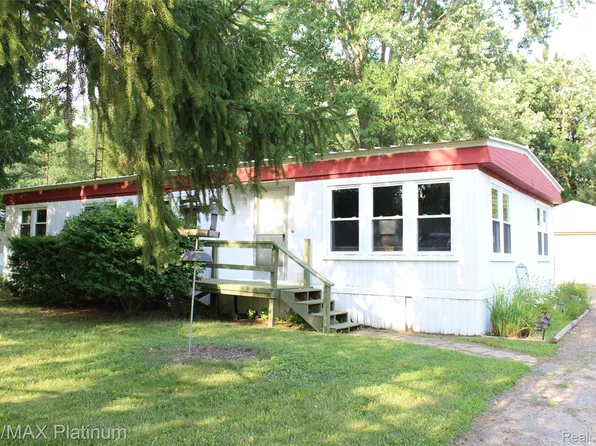 441 Cherokee Bnd, Howell, MI 48843