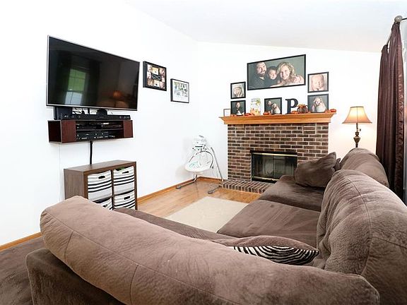 5th image of 555 Westminster Cir