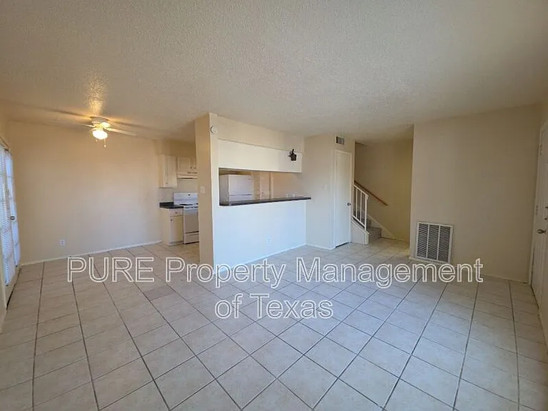 5808 Wellington Dr #3 — Photo 8