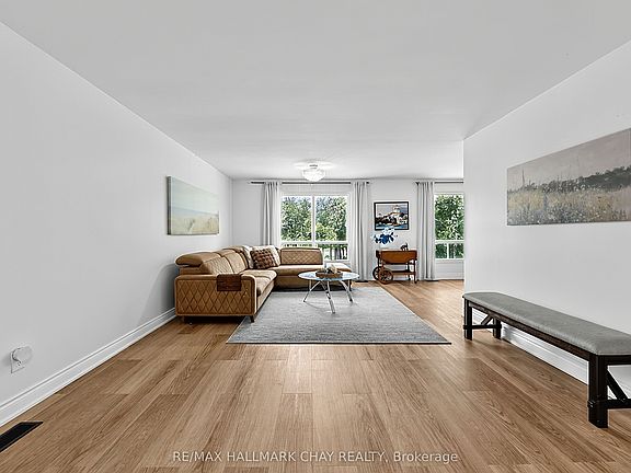 5th image of 631 Lockhart Rd E