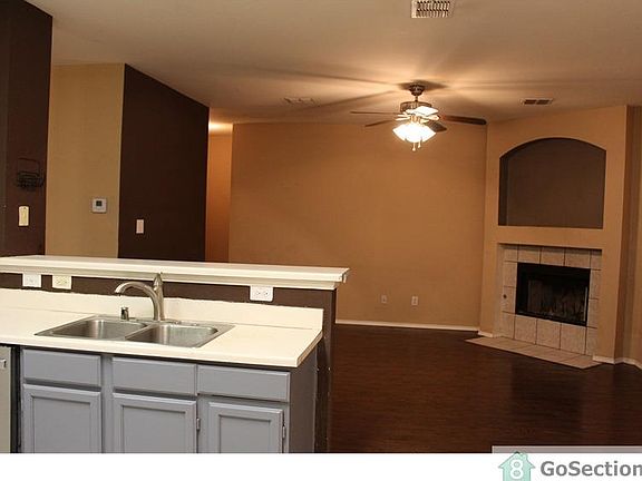 4th image of 2301 Basswood Dr