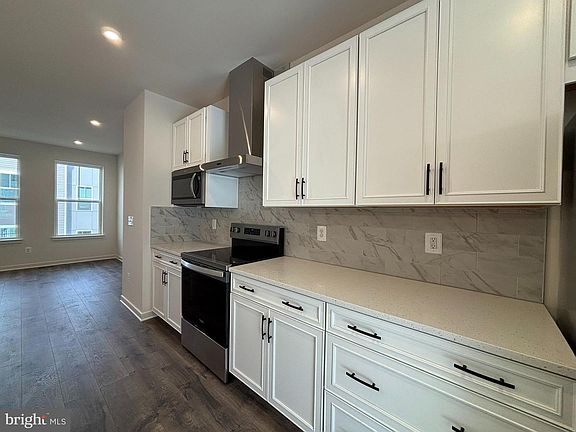3rd image of 17970 Alicia Ave
