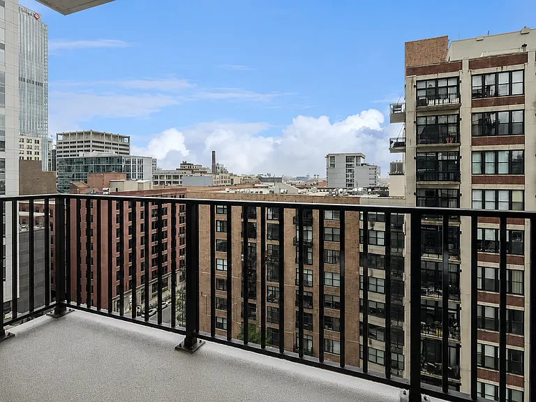 210 S Desplaines St #1006 — Photo 5
