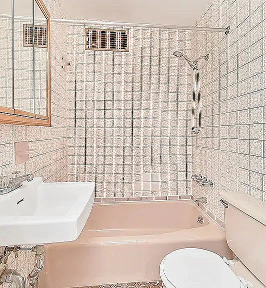 241 W 24th St #4BX — Photo 5
