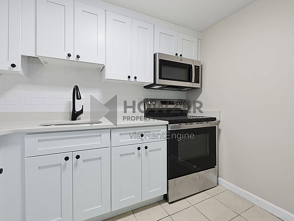2nd image of 1019 Main St APT E