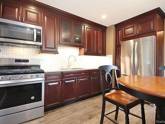2nd image of 11 James St