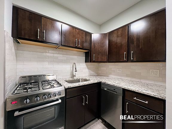 4th image of 445 W Barry Ave #516