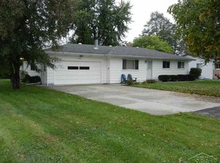 5301 Willowbrook Dr, Saginaw, MI