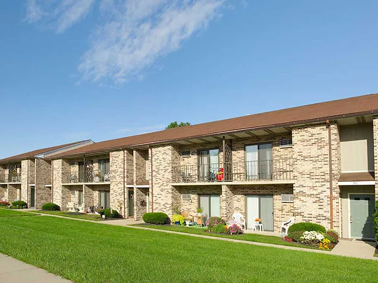 Hillside Apartments — Photo 11