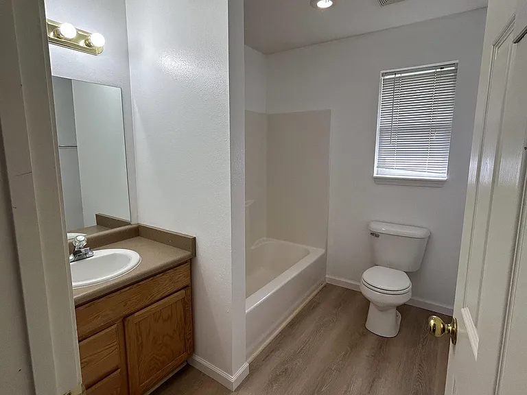 320 S Ashley Ave — Photo 16